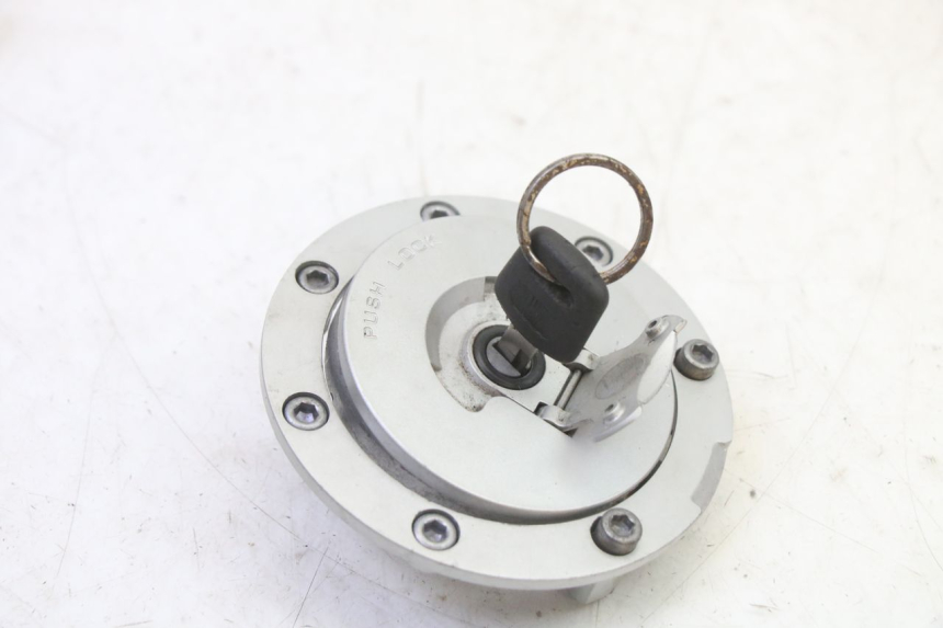 photo de KIT DE CERRADURA Y LLAVE NEIMAN HONDA CBR RR FIREBLADE 900 (1992 - 1994) - Zoom sobre los componentes