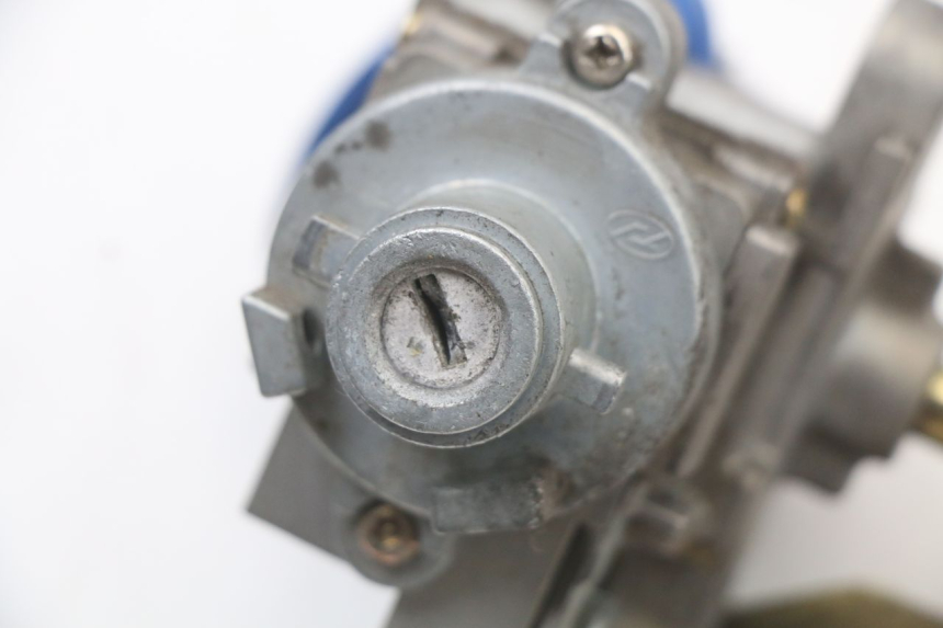 photo de KIT DE CERRADURA CON LLAVE NEIMAN KYMCO DINK STREET 125 (2009 - 2014) - Otra perspectiva