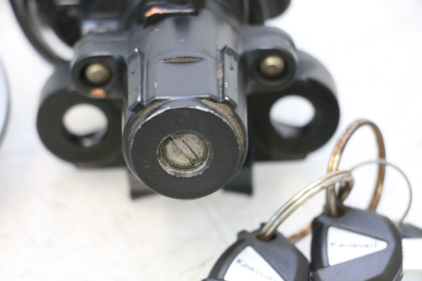 photo de KIT DE LLAVES KAWASAKI ER-6 ER6 F ABS 650 (2012 - 2016) - Primer plano de alta resolución