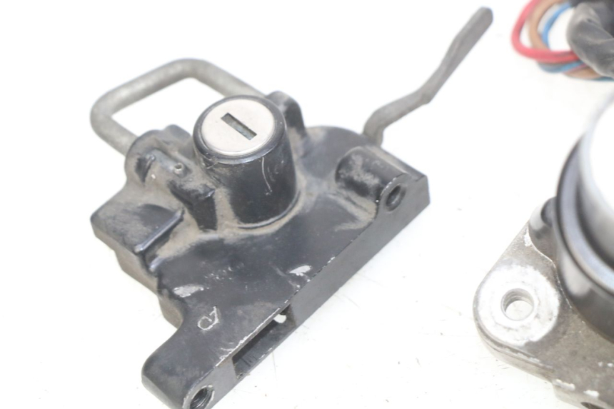 photo de KIT DE CERRADURA Y LLAVE NEIMAN YAMAHA FJ 3CX 1200 (1986 - 1996) - Primer plano de alta resolución