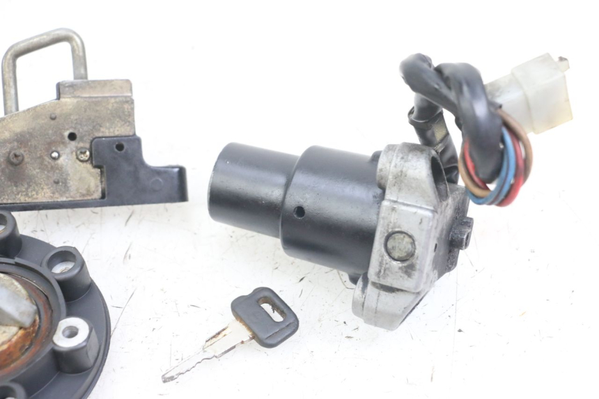 photo de KIT DE CERRADURA Y LLAVE NEIMAN YAMAHA FJ 3CX 1200 (1986 - 1996) - Primer plano técnico