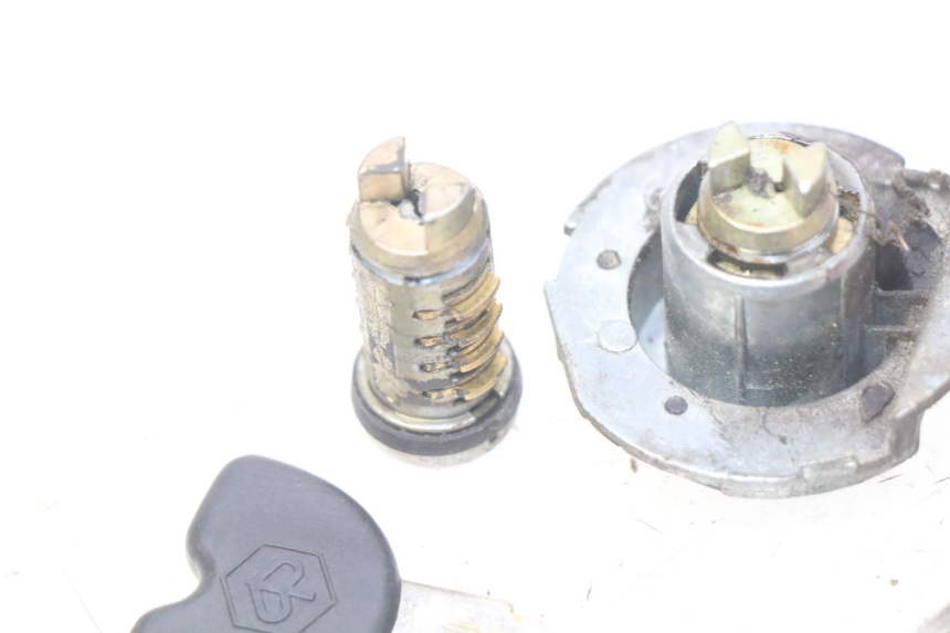 photo de KIT DE CERRADURA Y LLAVE NEIMAN PIAGGIO FLY 100 (2006 - 2010) - Zoom estado de uso