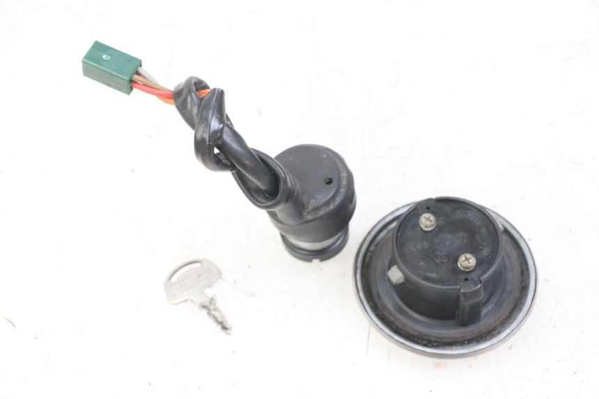 photo de KIT DE CERRADURA CON LLAVE NEIMAN SUZUKI GN 125 (1997 - 2000) - Zoom estado de uso