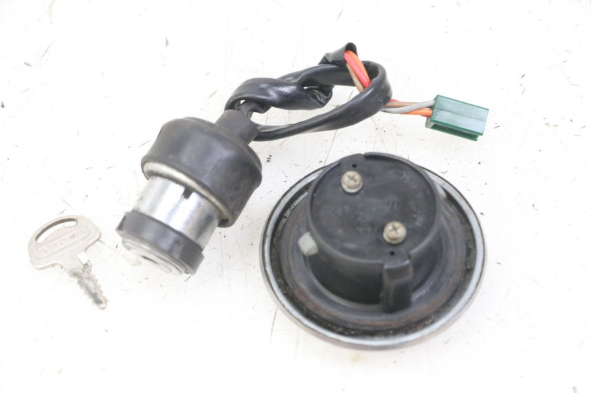 photo de KIT DE CERRADURA CON LLAVE NEIMAN SUZUKI GN 125 (1997 - 2000) - Primer plano técnico