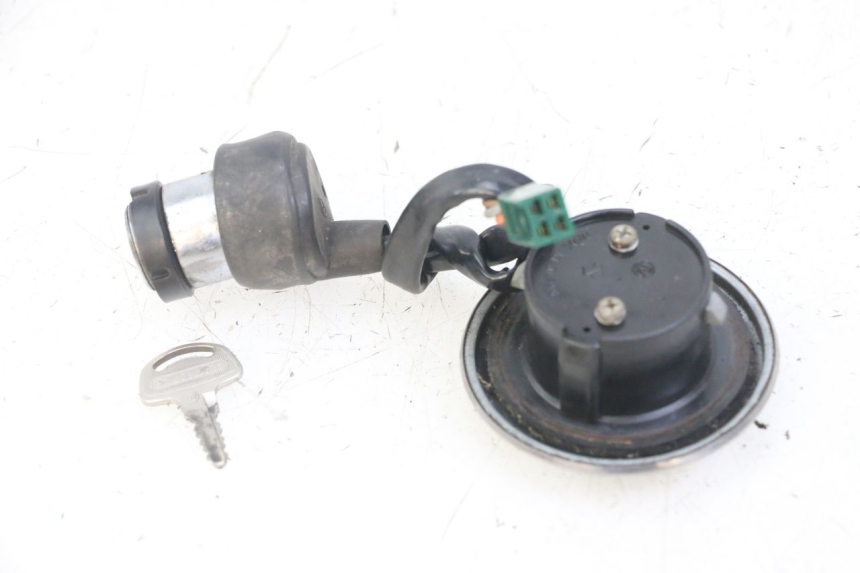 photo de KIT DE CERRADURA CON LLAVE NEIMAN SUZUKI GN 125 (1997 - 2000) - Detalles de los puntos de fijación