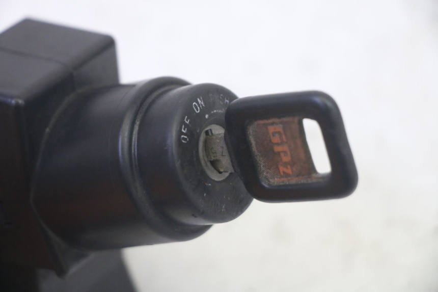 photo de KIT DE LLAVES KAWASAKI GPZ RX 1000 (1986 - 1988) - Primer plano técnico