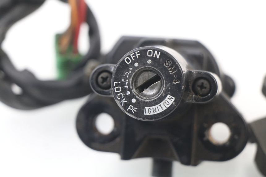 photo de KIT DE LLAVES SUZUKI GSF N BANDIT 600 (1996 - 1999) - Primer plano de alta resolución