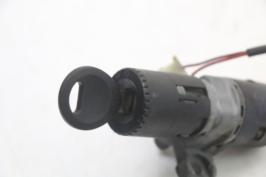 photo de KIT DE LLAVES HONDA NES AROBASE 125 (2000 - 2003) - Primer plano técnico