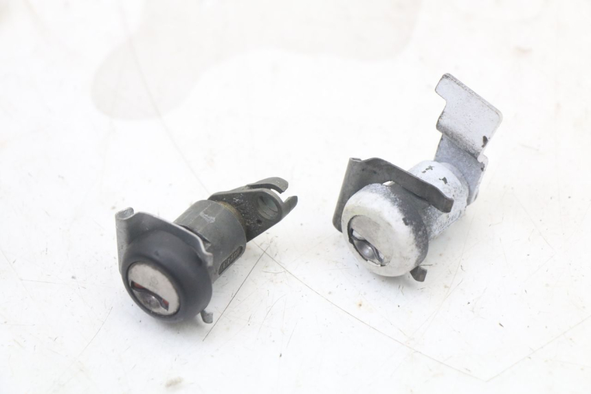 photo de KIT DE LLAVES HONDA NES AROBASE 125 (2000 - 2003) - Detalles de los puntos de fijación