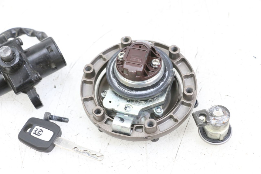 photo de KIT DE LLAVES HUSQVARNA SVARTPILEN 401 (2018 - 2023) - Detalle de la pieza