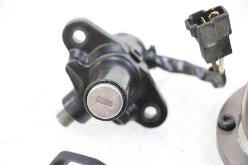 photo de KIT DE LLAVES HUSQVARNA SVARTPILEN 401 (2018 - 2023) - Estado de la superficie y material