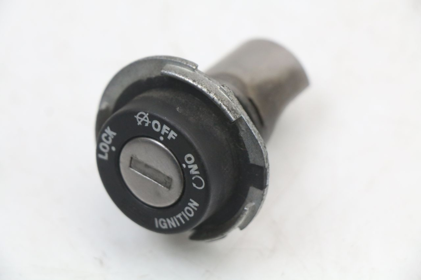 photo de KIT DE LLAVES PIAGGIO LIBERTY 4T 50 (2004 - 2008) - Primer plano técnico