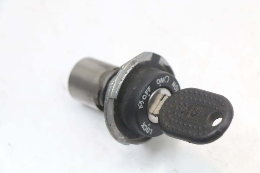 photo de KIT DE LLAVES PIAGGIO LIBERTY 4T 50 (2004 - 2008) - Detalles de los puntos de fijación