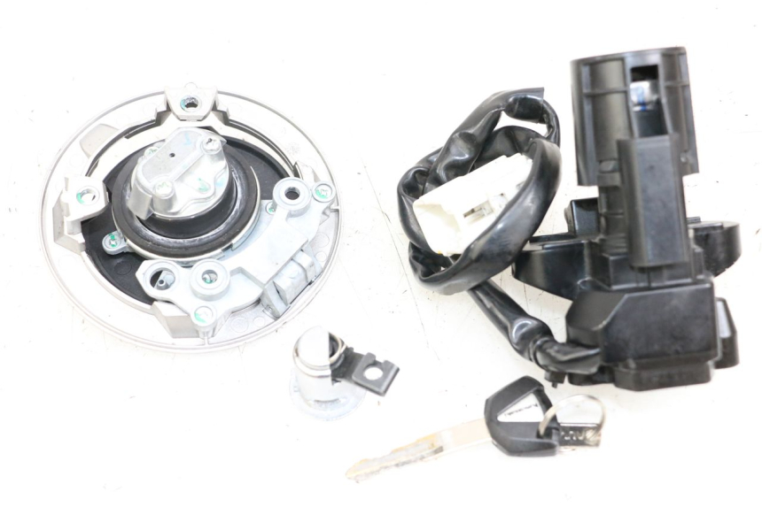 photo de KIT DE LLAVES KAWASAKI NINJA 400 (2018 - 2023) - Detalles de los puntos de fijación