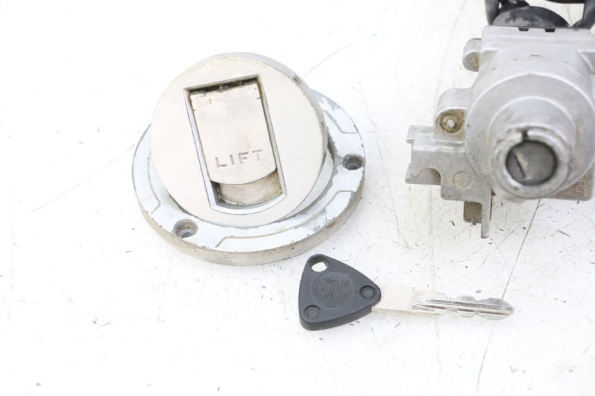 photo de KIT DE LLAVES PEUGEOT SPEEDFIGHT 3 LC 2T 50 (2009 - 2015) - Detalles de los puntos de fijación