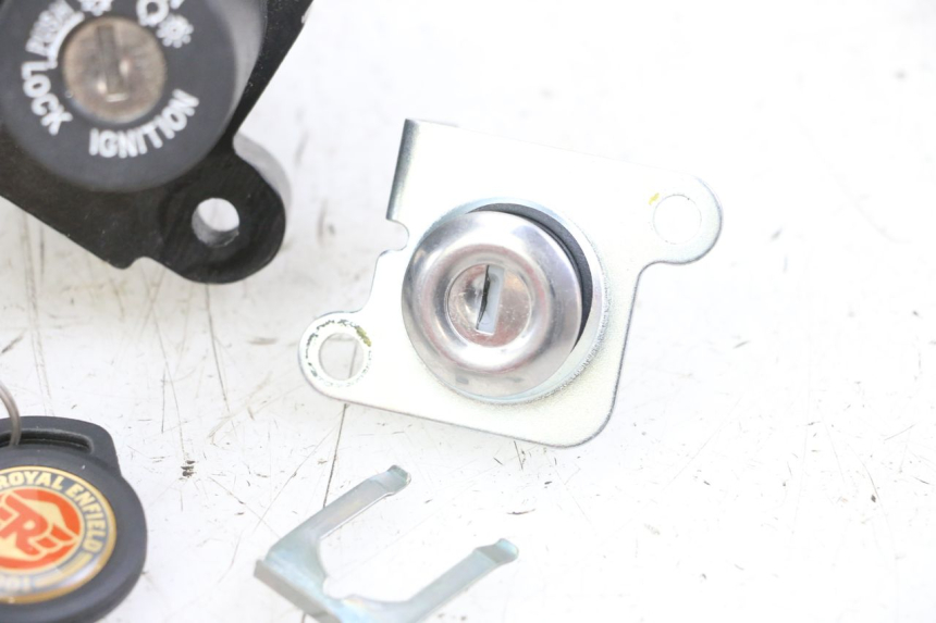 photo de KIT DE LLAVES ROYAL ENFIELD SCRAM 411 (2022 - 2024) - Marcados y referencias originales