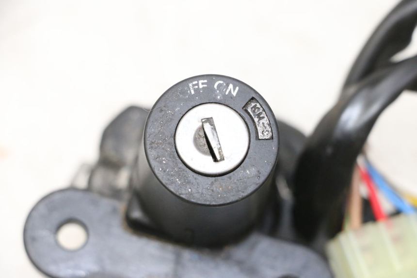 photo de KIT DE LLAVES TRIUMPH SPRINT 900 (1995 - 1998) - Zoom sobre los componentes