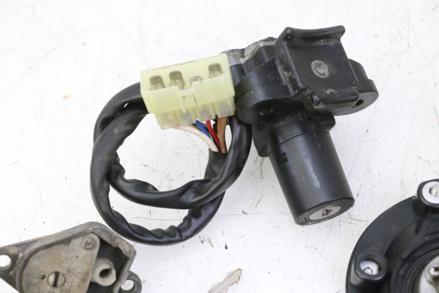 photo de KIT DE LLAVES TRIUMPH SPRINT 900 (1995 - 1998) - Otra perspectiva