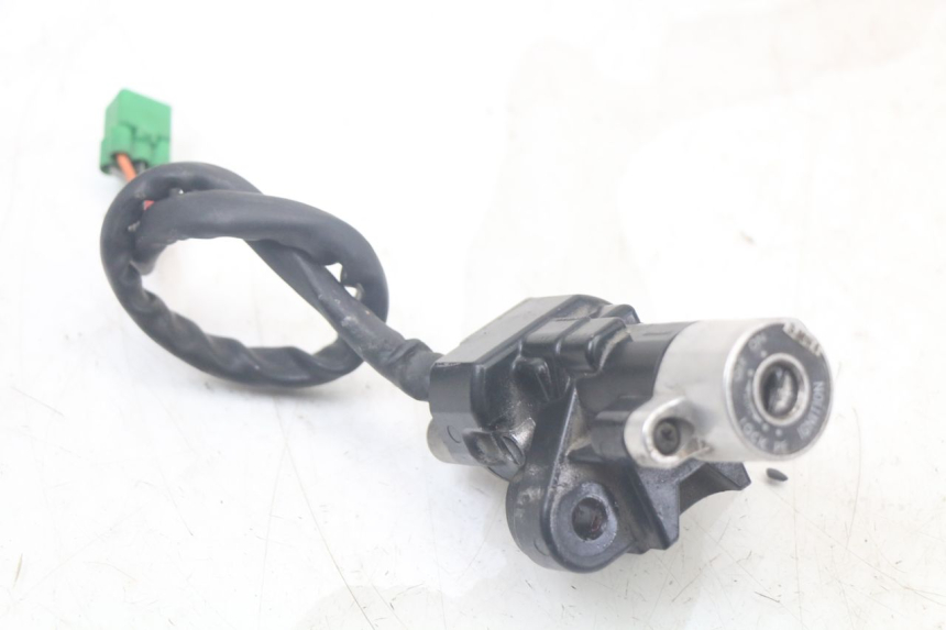 photo de KIT DE CERRADURA Y LLAVE NEIMAN SUZUKI SV N 650 (1999 - 2002) - Primer plano técnico