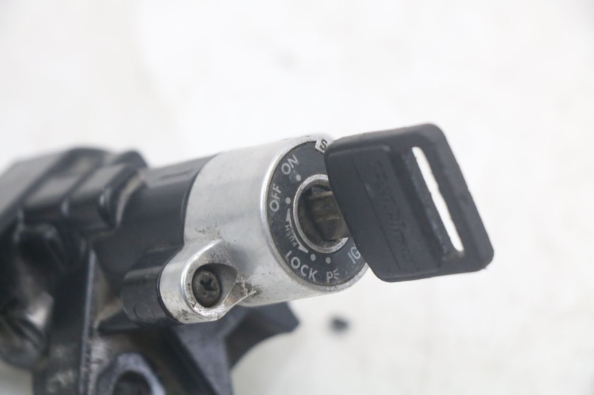 photo de KIT DE CERRADURA Y LLAVE NEIMAN SUZUKI SV N 650 (1999 - 2002) - Detalles de los puntos de fijación