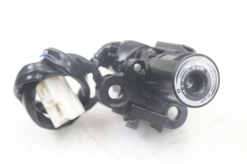 photo de KIT DE CERRADURA Y LLAVE NEIMAN KAWASAKI VERSYS ABS 650 (2015 - 2018) - Otra perspectiva