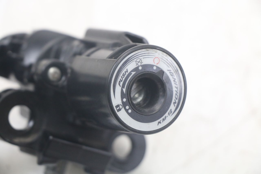 photo de KIT DE CERRADURA Y LLAVE NEIMAN KAWASAKI VERSYS ABS 650 (2015 - 2018) - Primer plano técnico