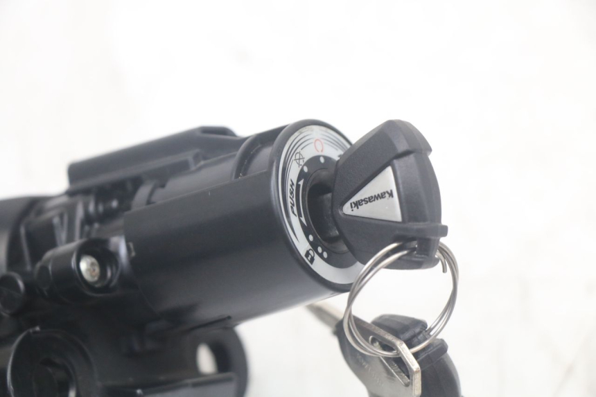 photo de KIT DE CERRADURA Y LLAVE NEIMAN KAWASAKI VERSYS ABS 650 (2015 - 2018) - Vista general del producto