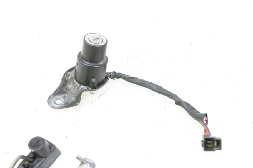 photo de KIT DE LLAVES YAMAHA XV VIRAGO 535 (1988 - 2004) - Detalles de los puntos de fijación