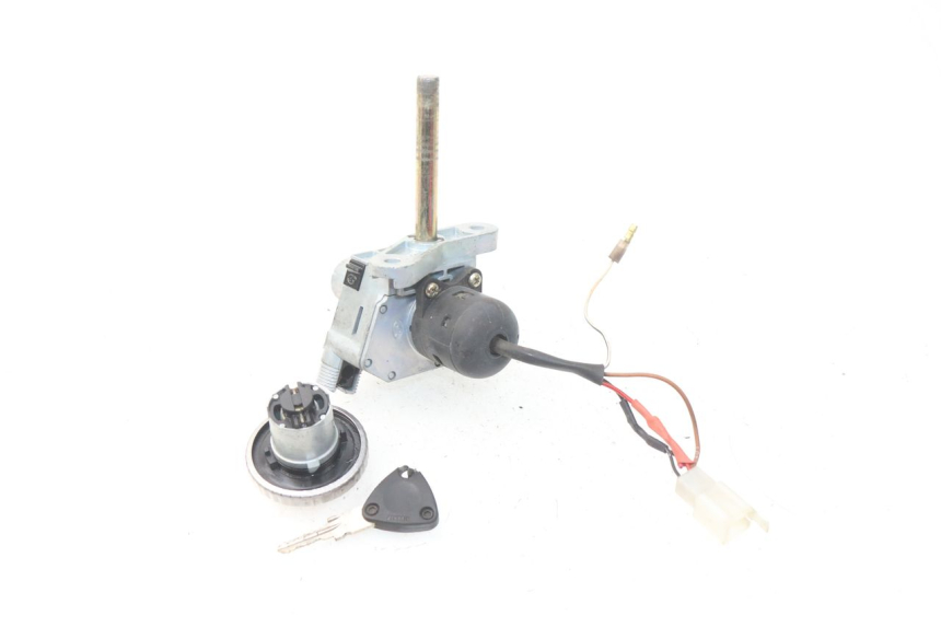 photo de KIT DE LLAVES YAMAHA YP MAJESTY 125 (1998 - 2001) - Primer plano técnico