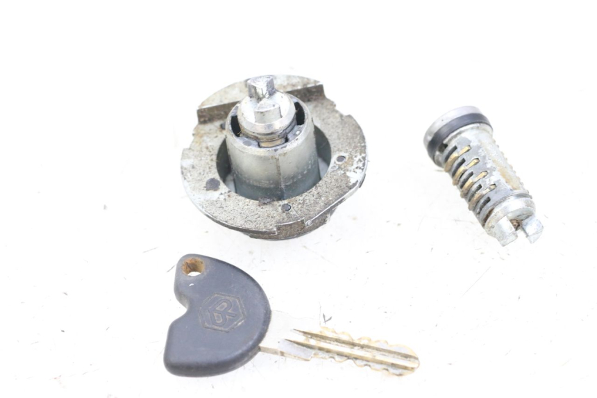 photo de KIT DE CERRADURA Y LLAVE NEIMAN PIAGGIO ZIP 2T 50 (2009 - 2019) - Otra perspectiva