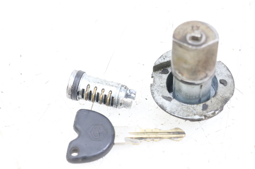 photo de KIT DE CERRADURA Y LLAVE NEIMAN PIAGGIO ZIP 2T 50 (2009 - 2019) - Zoom estado de uso