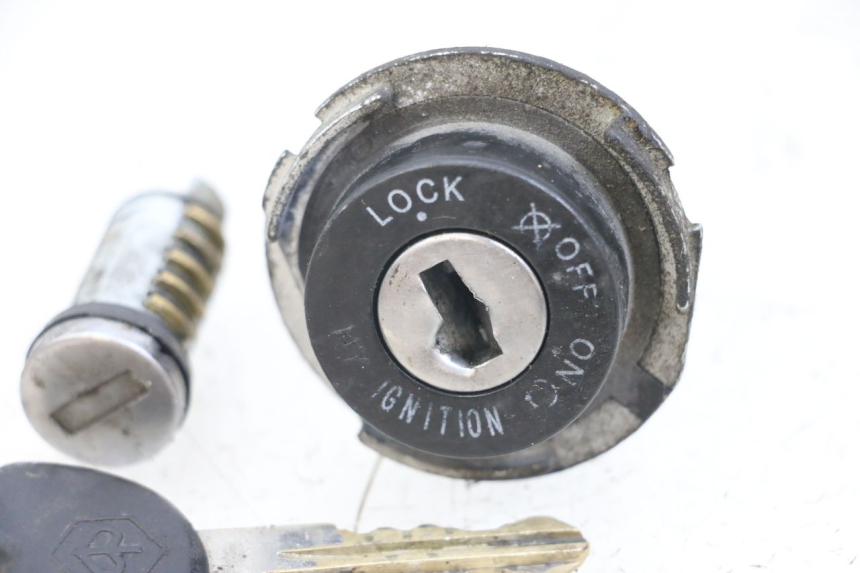 photo de KIT DE CERRADURA Y LLAVE NEIMAN PIAGGIO ZIP 2T 50 (2009 - 2019) - Primer plano técnico