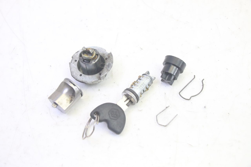 photo de KIT DE CERRADURA Y LLAVE NEIMAN PIAGGIO ZIP 4T 50 (2018 - 2020) - Detalle de la pieza