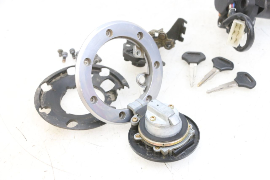 photo de KIT DE LLAVES KAWASAKI ZR 7 750 (1999 - 2004) - Detalles de los puntos de fijación