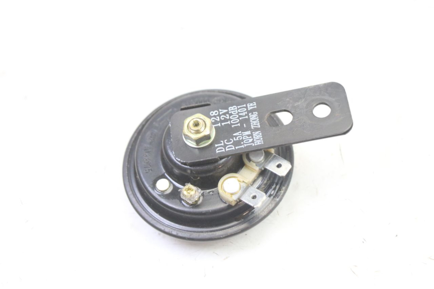 photo de CLAXON PEUGEOT KISBEE 2T 50 (2010 - 2017) - Zoom estado de uso