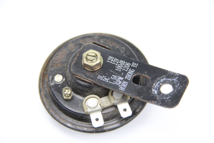 photo de CLAXON PEUGEOT KISBEE 4T 50 (2010 - 2017) - Zoom estado de uso