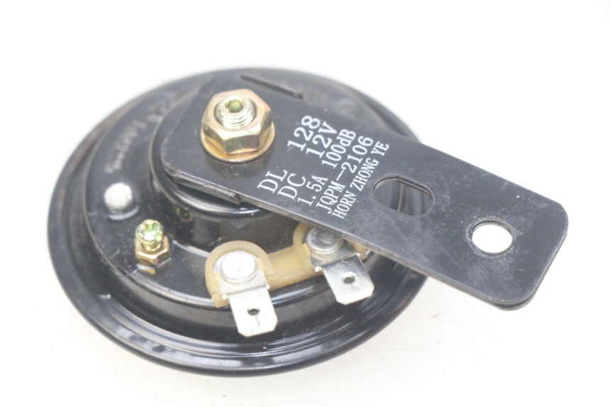 photo de CLAXON PEUGEOT KISBEE 4T 50 (2018 - 2022) - Detalle de la pieza