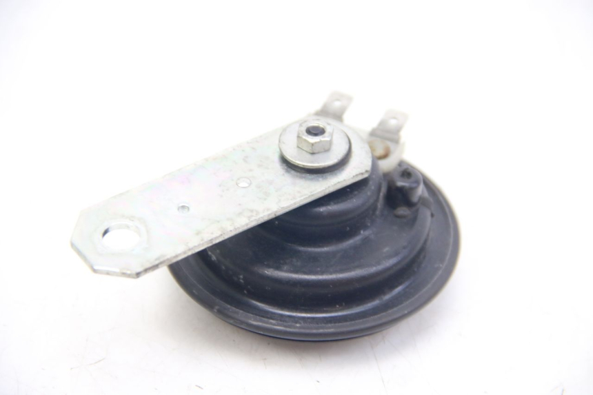 photo de CLAXON SUZUKI SIXTEEN 125 (2008 - 2010) - Otra perspectiva