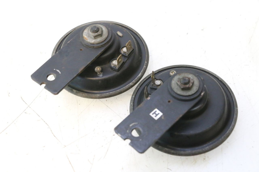 photo de CLAXON YAMAHA XJR 1300 (1998 - 2002) - Otra perspectiva