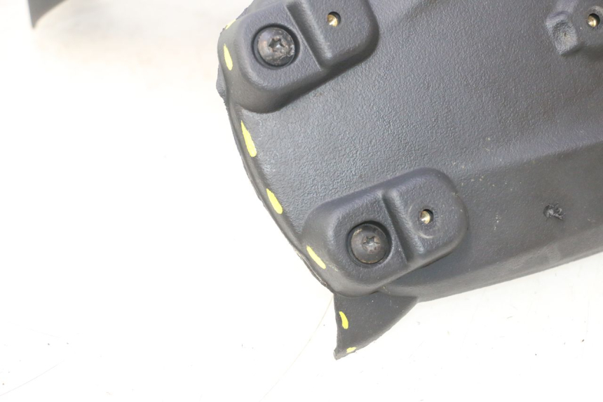 photo de GUARDABARROS PIAGGIO MP3 HPE 530 (2022 - 2026) - Detalles de los puntos de fijación