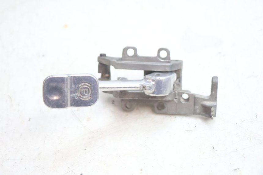 photo de PALANCA DE FRENO DE ESTACIONAMIENTO GILERA GP 800 (2007 - 2013) - Detalles de los puntos de fijación