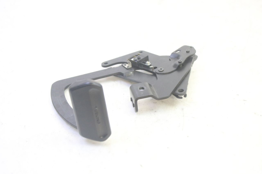 photo de MANETA FRENO PARKING YAMAHA TRICITY 300 (2020 - 2024) - Primer plano técnico