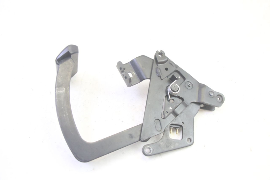 photo de MANETA FRENO PARKING YAMAHA TRICITY 300 (2020 - 2024) - Detalles de los puntos de fijación