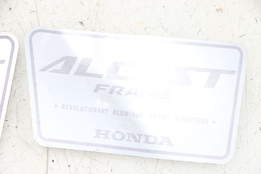 photo de LOGOTIPO MARCA HONDA NSR R 125 (1994 - 2003) - Primer plano técnico