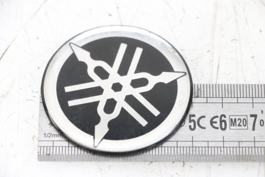 photo de LOGOTIPO MARCA YAMAHA TDM ABS 900 (2002 - 2014) - Detalle de la pieza