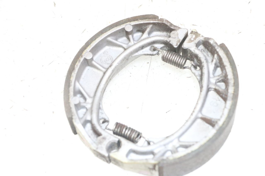 photo de ZAPATAS FRENO PEUGEOT KISBEE 2T 50 (2018 - 2022) - Detalle de la pieza