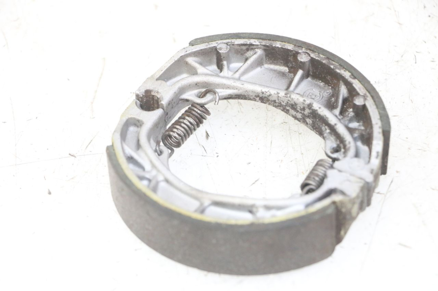 photo de ZAPATAS FRENO PEUGEOT KISBEE 2T 50 (2018 - 2022) - Primer plano técnico