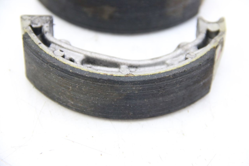 photo de ZAPATA DE FRENO PEUGEOT KISBEE 4T 50 (2010 - 2017) - Otra perspectiva