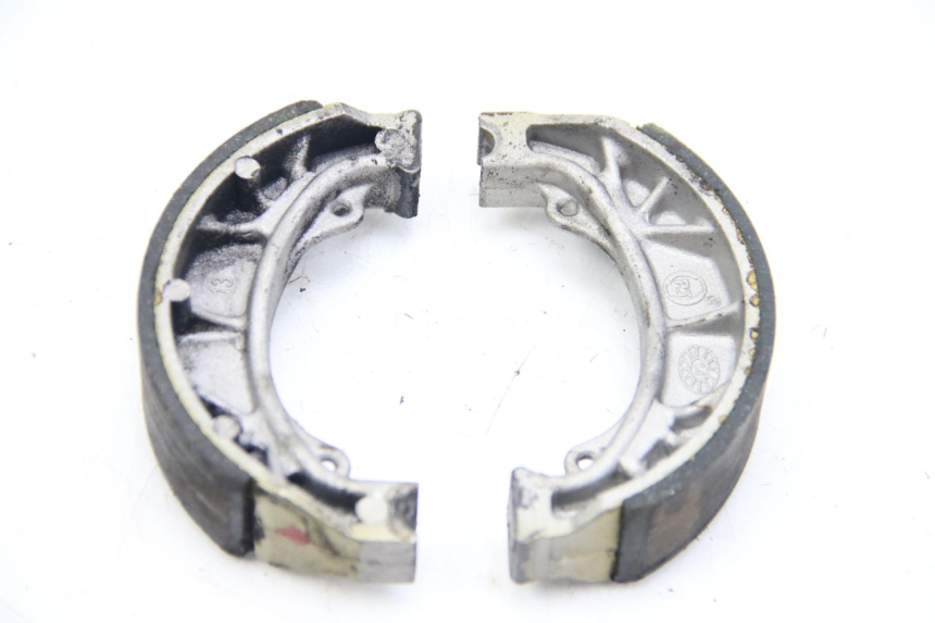 photo de ZAPATA DE FRENO PEUGEOT KISBEE 4T 50 (2010 - 2017) - Primer plano técnico