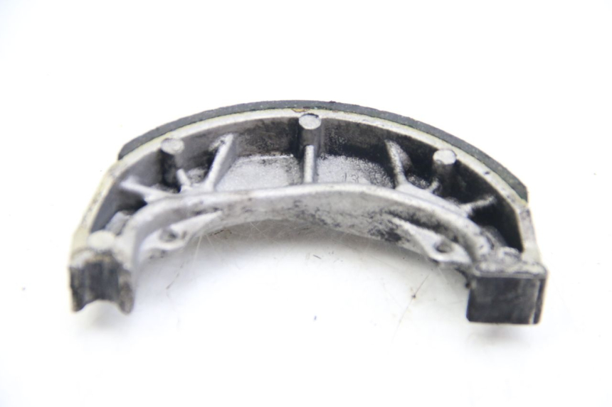 photo de ZAPATA DE FRENO PEUGEOT KISBEE 4T 50 (2010 - 2017) - Detalles de los puntos de fijación